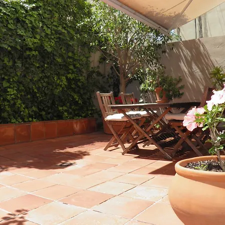 Apartment Suitur Courtyard
