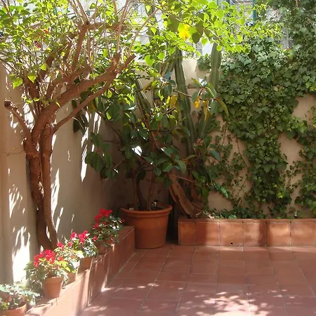 Suitur Courtyard Apartment