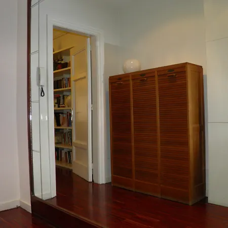 Suitur Courtyard Apartment
