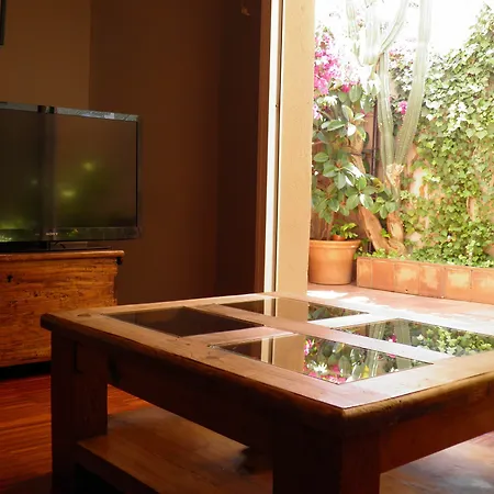 Suitur Courtyard Apartment *