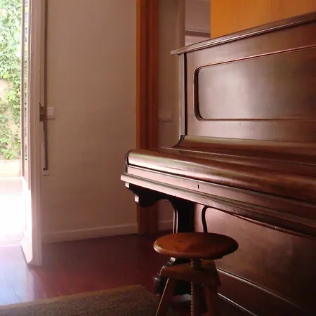 Suitur Courtyard Apartment Barcelona